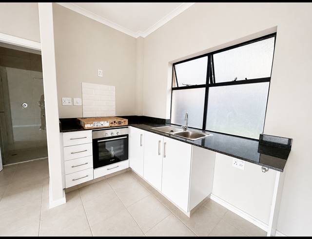 1 BEDROOM APARTMENT TO LET IN WATERFALL